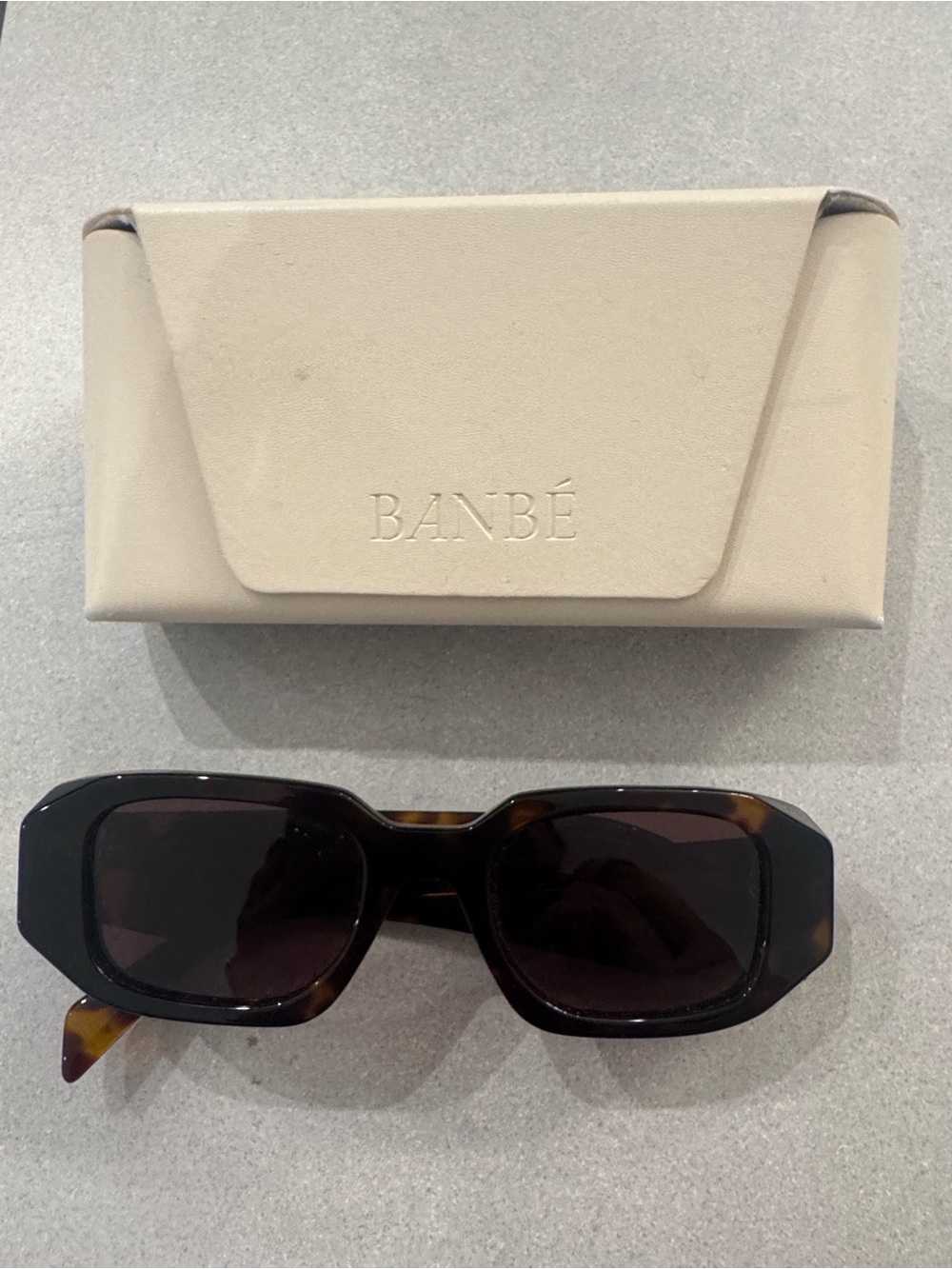 BANBÉ Women’s Dark Tortoiseshell Rectangular Sunglasses with Case